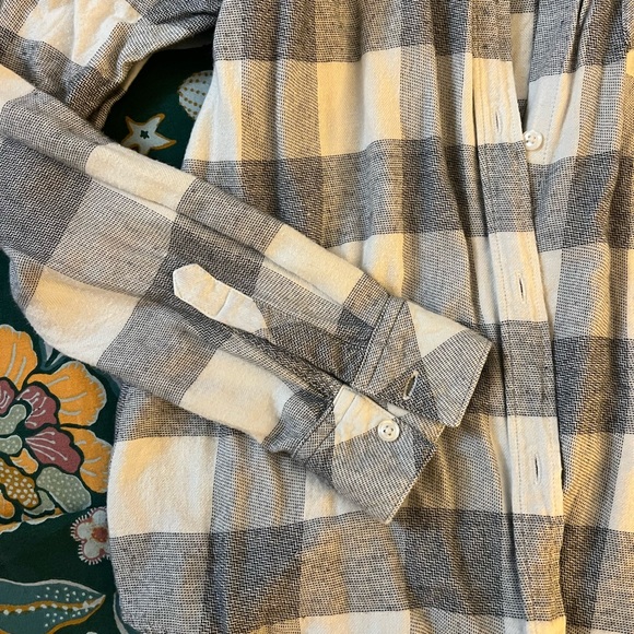 LAST CHANCE💥 Rails Button Up Shirt - Picture 6 of 6